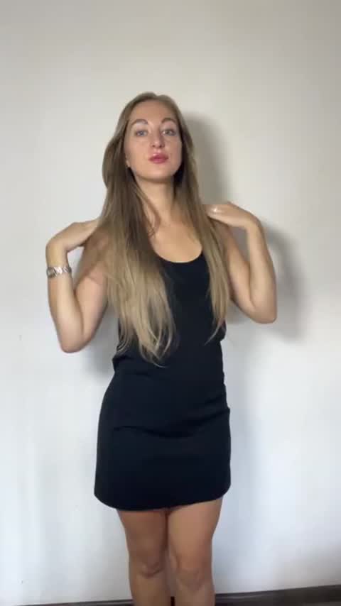An incredible solo performance by a skinny MILF with a size 1 body—her small tits and big butt are a real turn-on. Amateur.