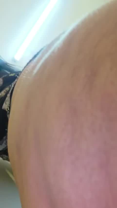 Stunning Latina MILF Bringing Confidence, Curves, and Heat