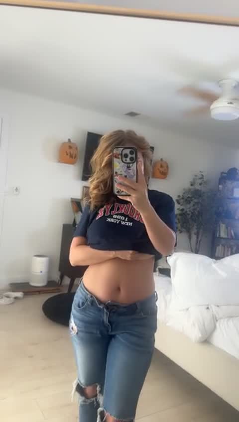 Such a horny milf 👇🏼