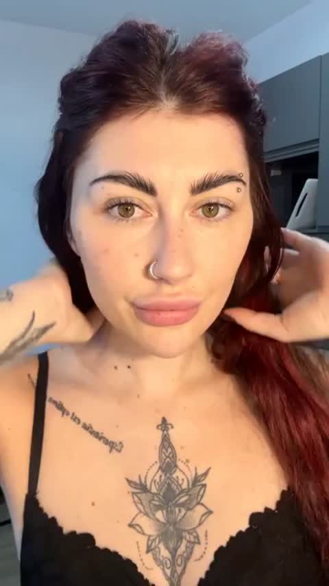 This close on purpose 💋  I cut it before it got worse — OF has that part 💦🔗