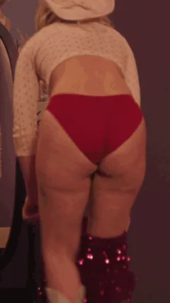 Victoria Pedretti - Forbidden Fruits (2026) WatchItForThePlot